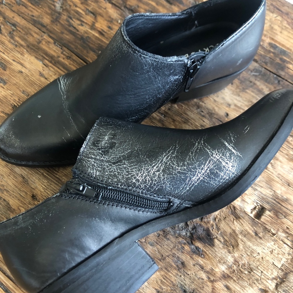 Black distressed Lucky ankle boot size 8.5 silver